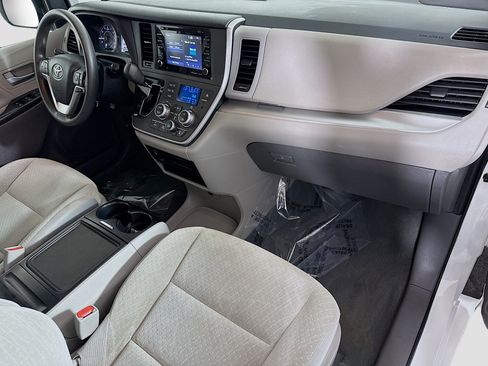 Used 2020 Toyota Sienna LE w/ LE Preferred Package AWD/4WD image 28