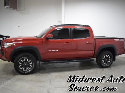 Used 2021 Toyota Tacoma TRD Off-Road w/ Technology Package image 2
