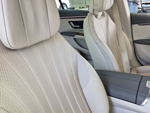 Certified 2022 Mercedes-Benz EQS 580 4MATIC Sedan image 31