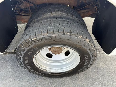 Used 2012 Ford F350 XLT w/ Snow Plow Prep Pkg AWD/4WD image 40