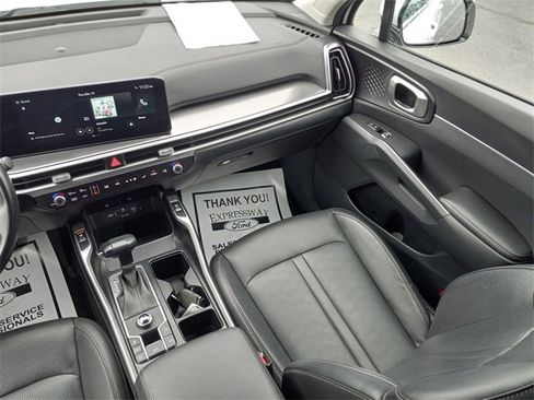 Used 2024 Kia Sorento S image 17