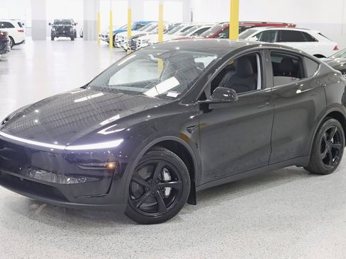 Used 2026 Tesla Model Y AWD image 7