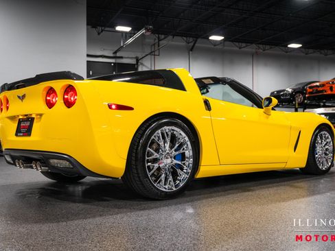 Used 2005 Chevrolet Corvette Coupe w/ Preferred Equipment Group RWD image 5