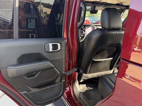 Used 2021 Jeep Gladiator Overland w/ Popular Equipment Package AWD/4WD image 31