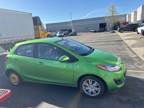 Used 2013 MAZDA MAZDA2 Sport FWD image 3