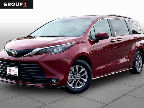 Certified 2026 Toyota Sienna XLE FWD image 1