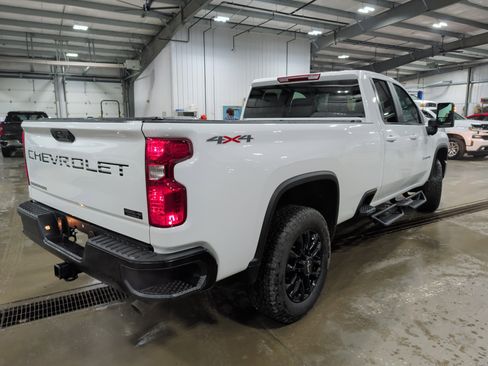 Used 2024 Chevrolet Silverado 2500 LT w/ Convenience Package AWD/4WD image 3