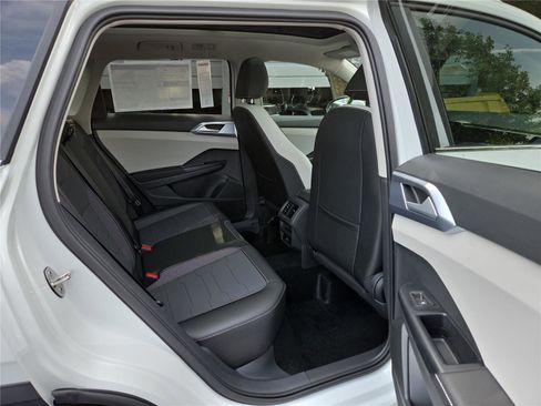 New 2025 Volkswagen Taos SE image 32