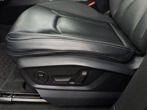 Used 2019 Audi Q8 Prestige w/ Year 1 Package image 16