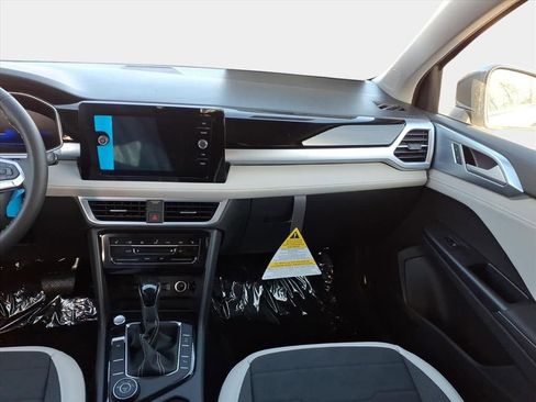 New 2026 Volkswagen Taos SE image 15
