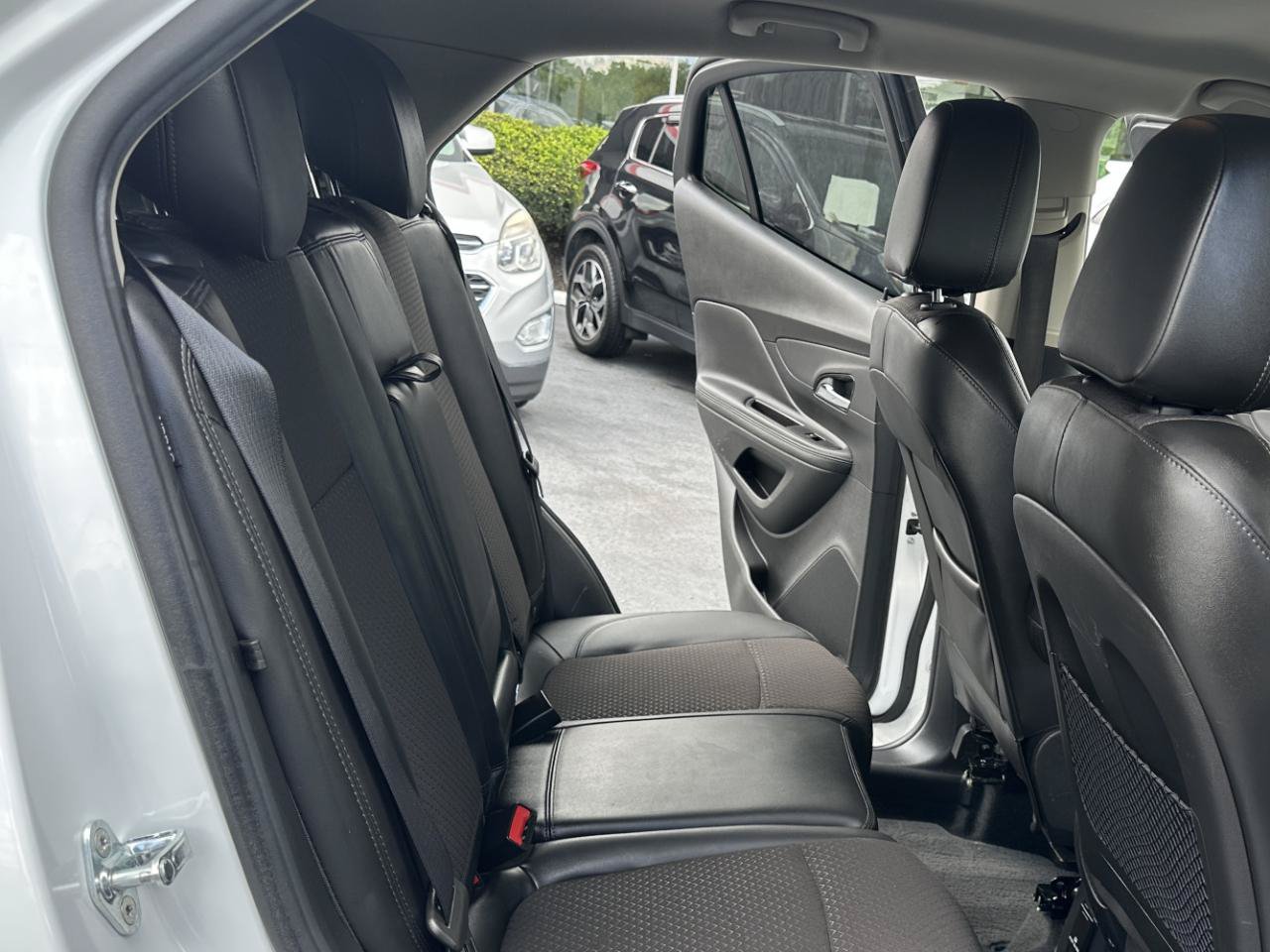 Used 2020 Buick Encore Preferred w/ Safety Package FWD image 37