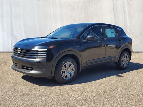 Used 2025 Nissan Kicks S image 2