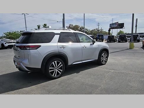 Used 2025 Nissan Pathfinder Platinum w/ Black Appearance Package FWD image 33