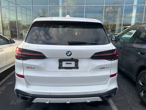 Used 2024 BMW X5 xDrive40i w/ M Sport Package image 3