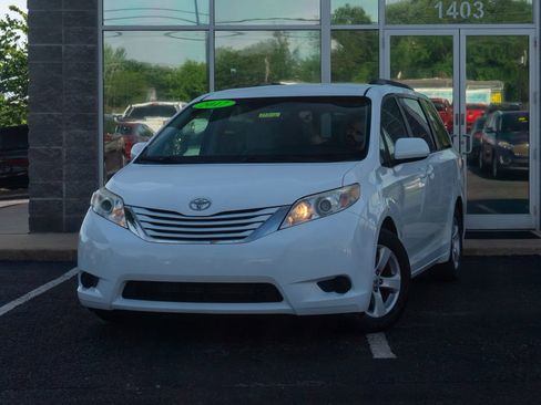 Used 2017 Toyota Sienna LE FWD image 6