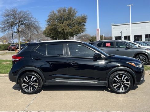 Used 2020 Nissan Kicks SR image 3