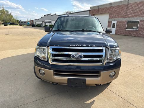 Used 2014 Ford Expedition XLT w/ Equipment Group 202A AWD/4WD image 2