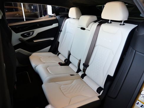 Used 2023 Lamborghini Urus S AWD/4WD image 6