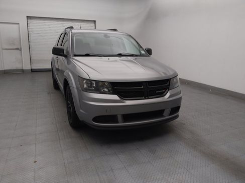 Used 2020 Dodge Journey SE w/ SE Popular Equipment Group FWD image 14