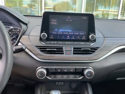 Used 2025 Nissan Altima 2.5 SV FWD image 23