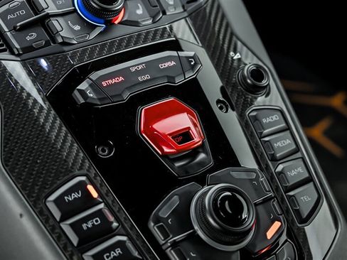 Used 2019 Lamborghini Aventador SVJ AWD/4WD image 35