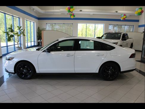 Certified 2025 Honda Accord SE image 8