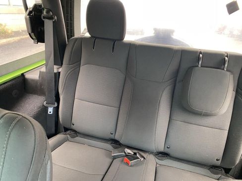 Used 2019 Jeep Wrangler Sport AWD/4WD image 9