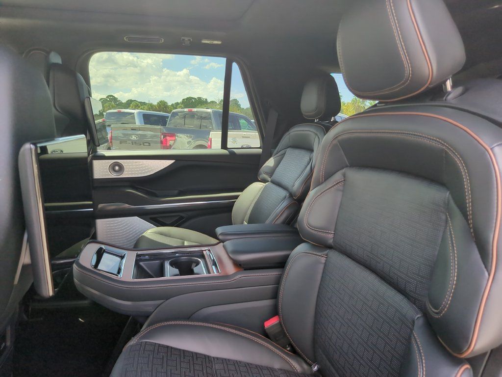 Used 2025 Lincoln Navigator Black Label AWD/4WD image 19