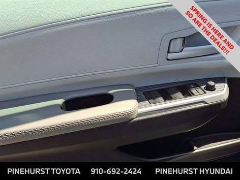 Used 2025 Toyota Sienna LE image 12