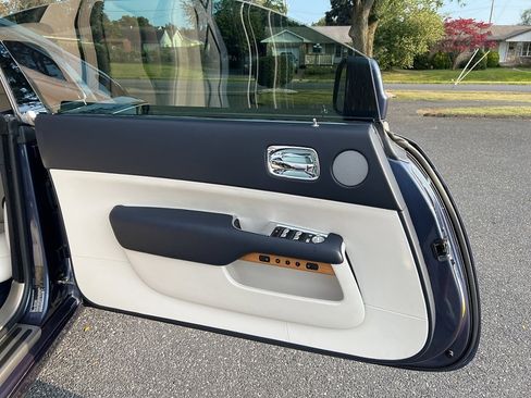 Used 2019 Rolls-Royce Wraith image 19