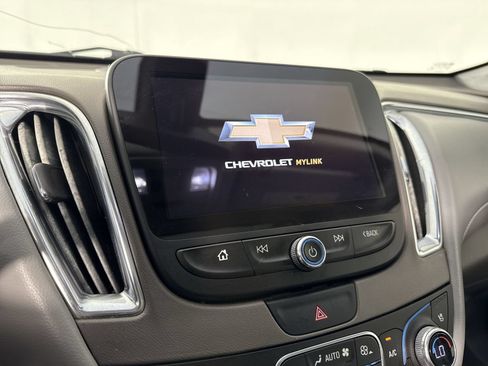 Used 2017 Chevrolet Malibu Premier w/ Premier Sun and Wheel Package FWD image 6