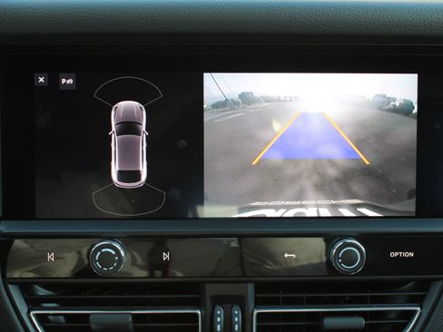 Used 2023 Porsche Macan image 18