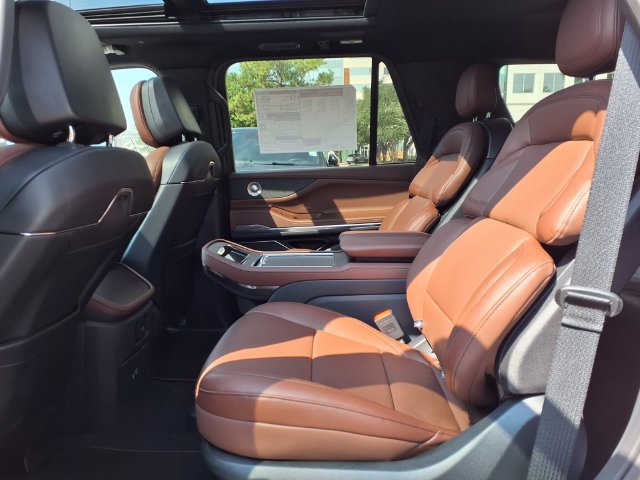 New 2027 Lincoln Navigator Reserve AWD/4WD image 8