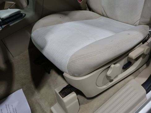 Used 2006 Ford Explorer XLT AWD/4WD image 12
