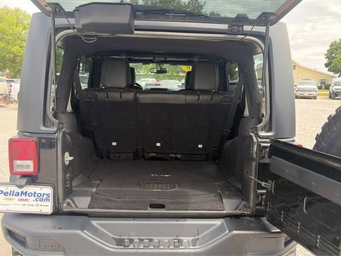 Used 2016 Jeep Wrangler Unlimited Rubicon AWD/4WD image 12