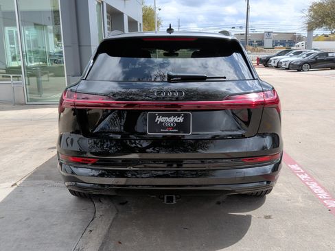 Used 2023 Audi e-tron Premium Plus w/ Premium Plus Package image 9