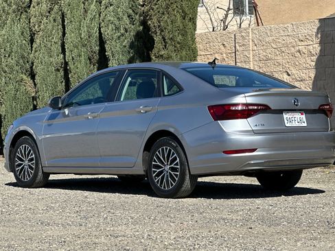 Used 2021 Volkswagen Jetta SE w/ SE Cold Weather Package image 5