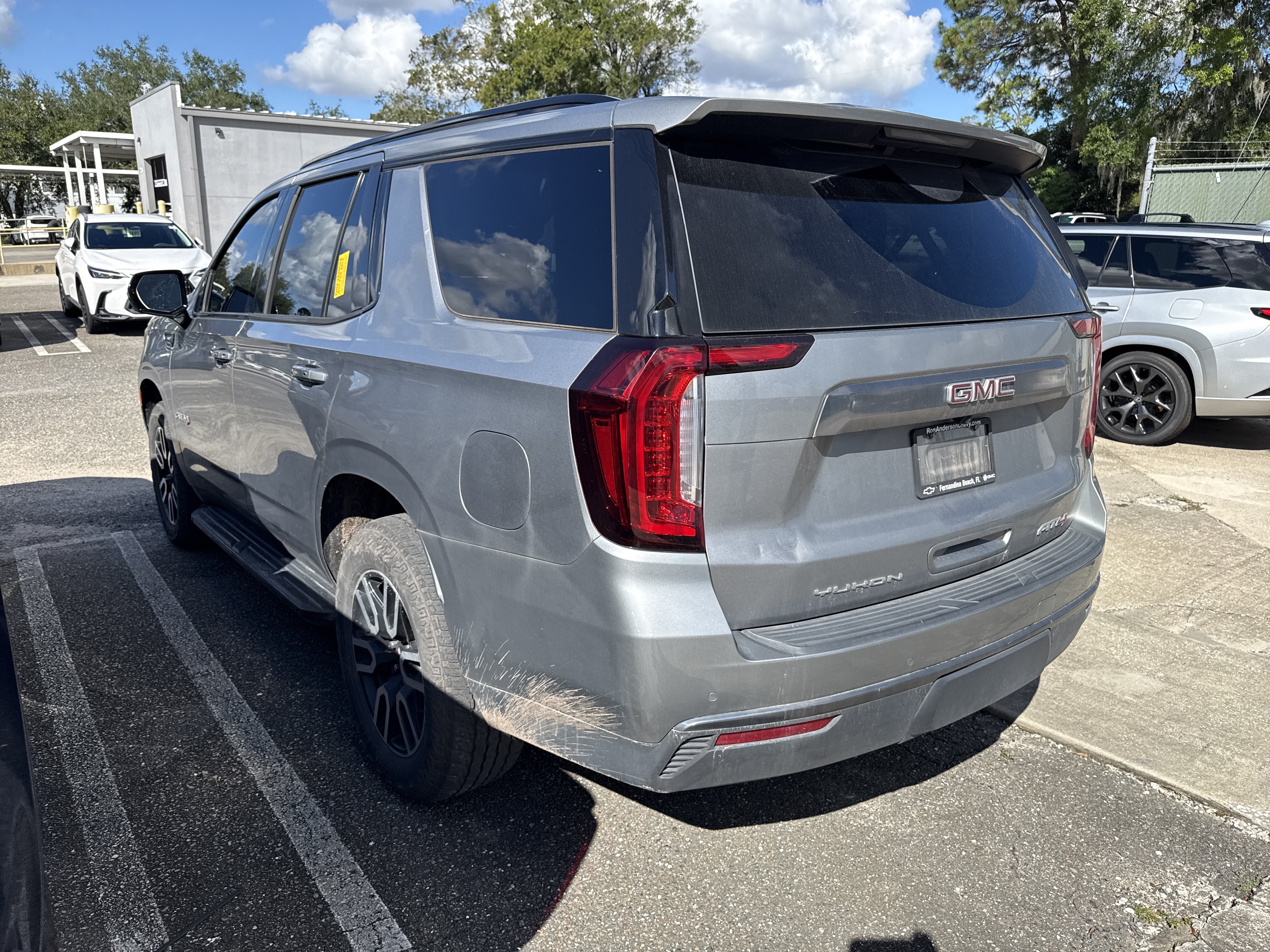 Used 2024 GMC Yukon AT4 AWD/4WD image 3