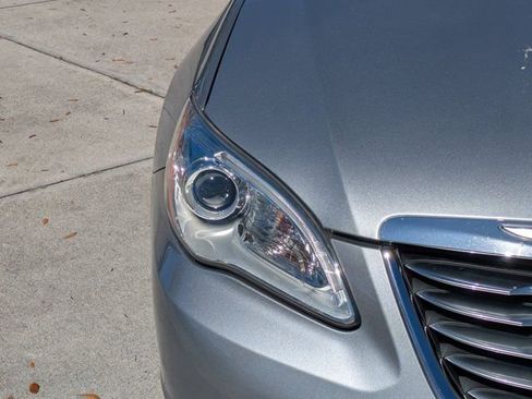 Used 2014 Chrysler 200 Touring image 10