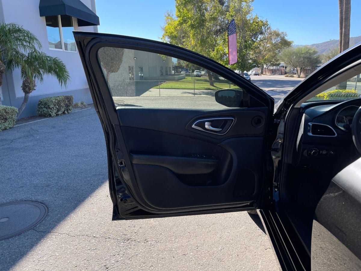 Used 2015 Chrysler 200 Limited FWD image 21