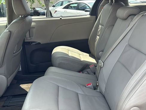 Used 2017 Toyota Sienna XLE w/ XLE Navigation Package FWD image 28