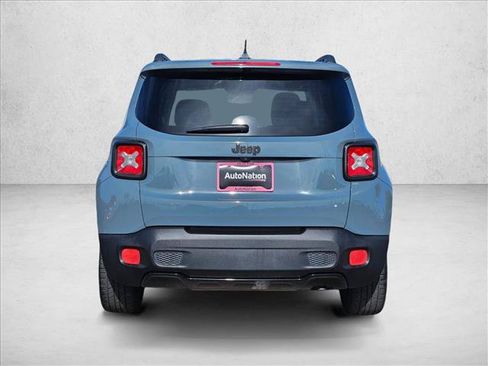 Used 2017 Jeep Renegade Altitude FWD image 7