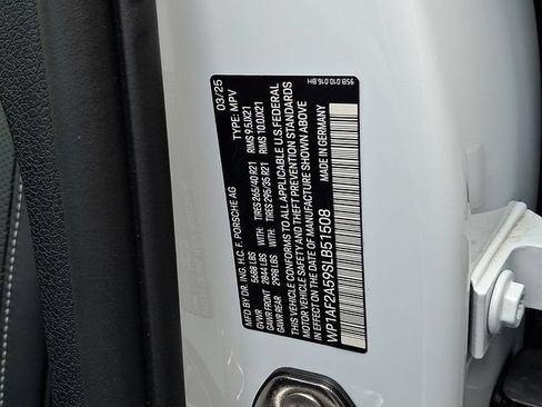 Certified 2025 Porsche Macan GTS AWD/4WD image 31