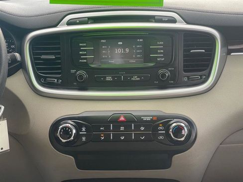 Used 2017 Kia Sorento AWD image 20