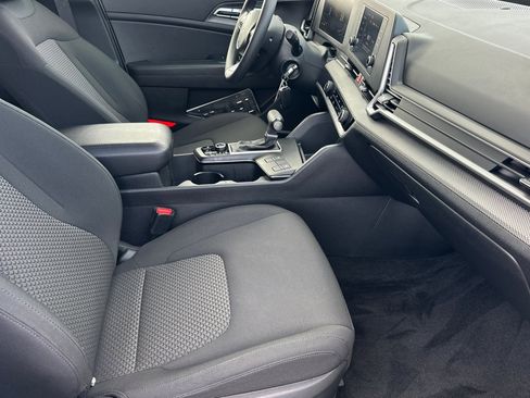 Used 2023 Kia Sportage LX image 16