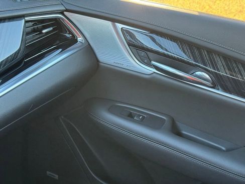 Certified 2025 Cadillac XT6 Premium Luxury image 36