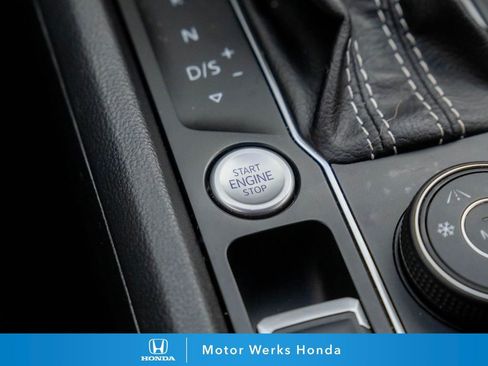 Used 2021 Volkswagen Atlas Cross Sport SE image 18