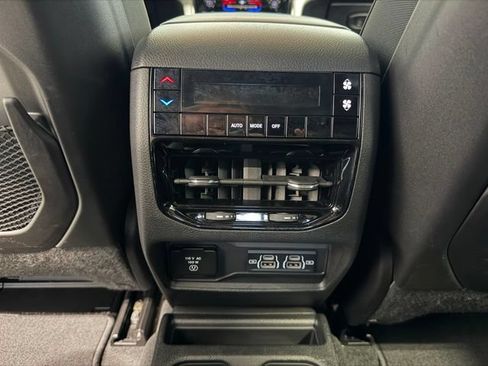 Used 2024 Jeep Grand Cherokee L Altitude AWD/4WD image 30