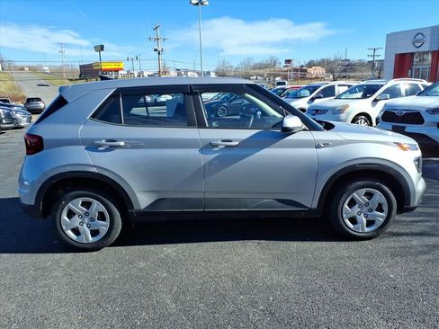 Used 2020 Hyundai Venue SE image 4