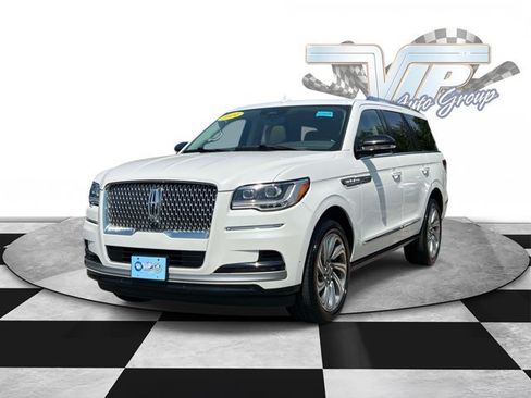 Used 2024 Lincoln Navigator Premiere AWD/4WD image 4